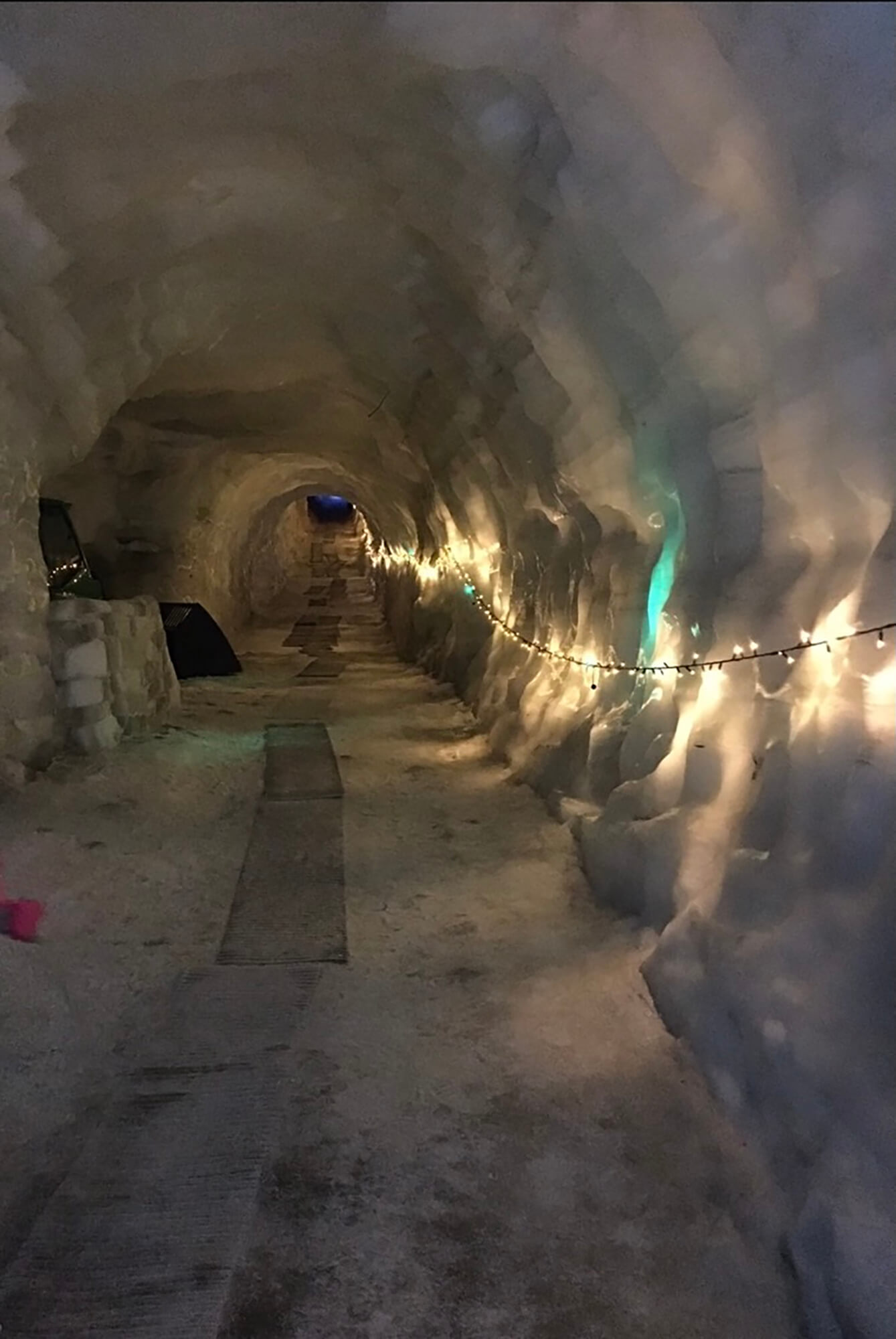 17　アイスランドの氷の洞窟