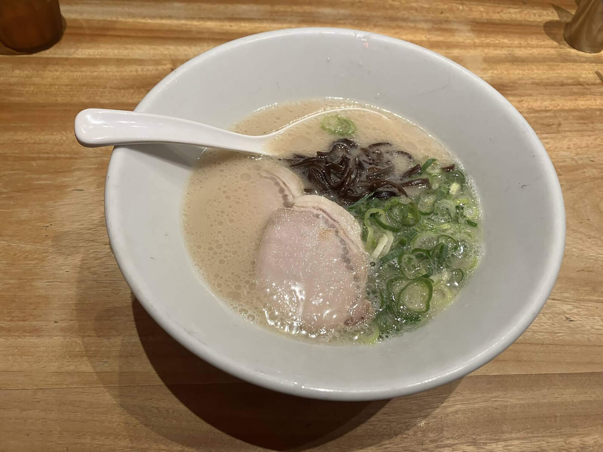 11　豚骨ラーメン