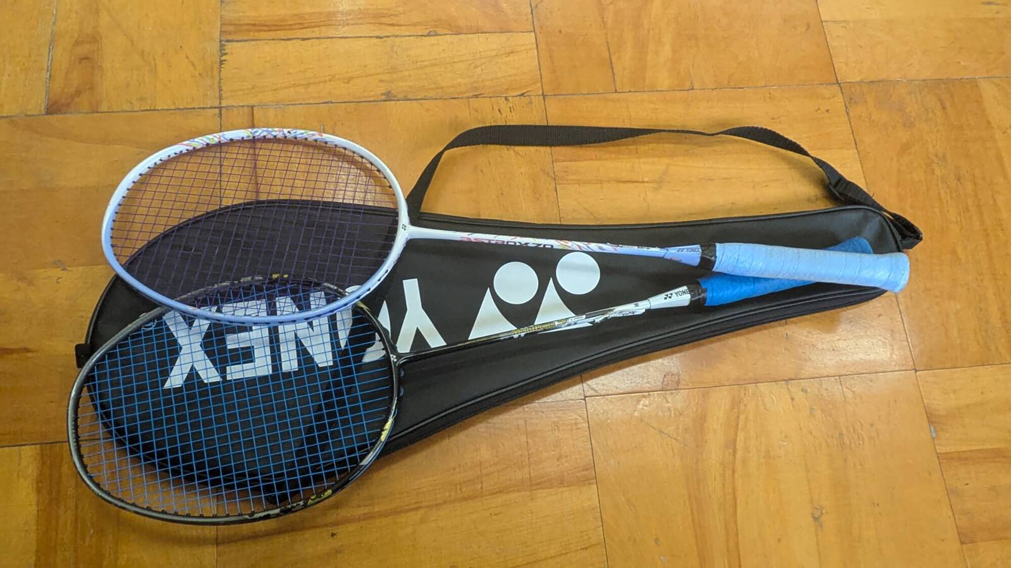 02　バトミントンのラケット
