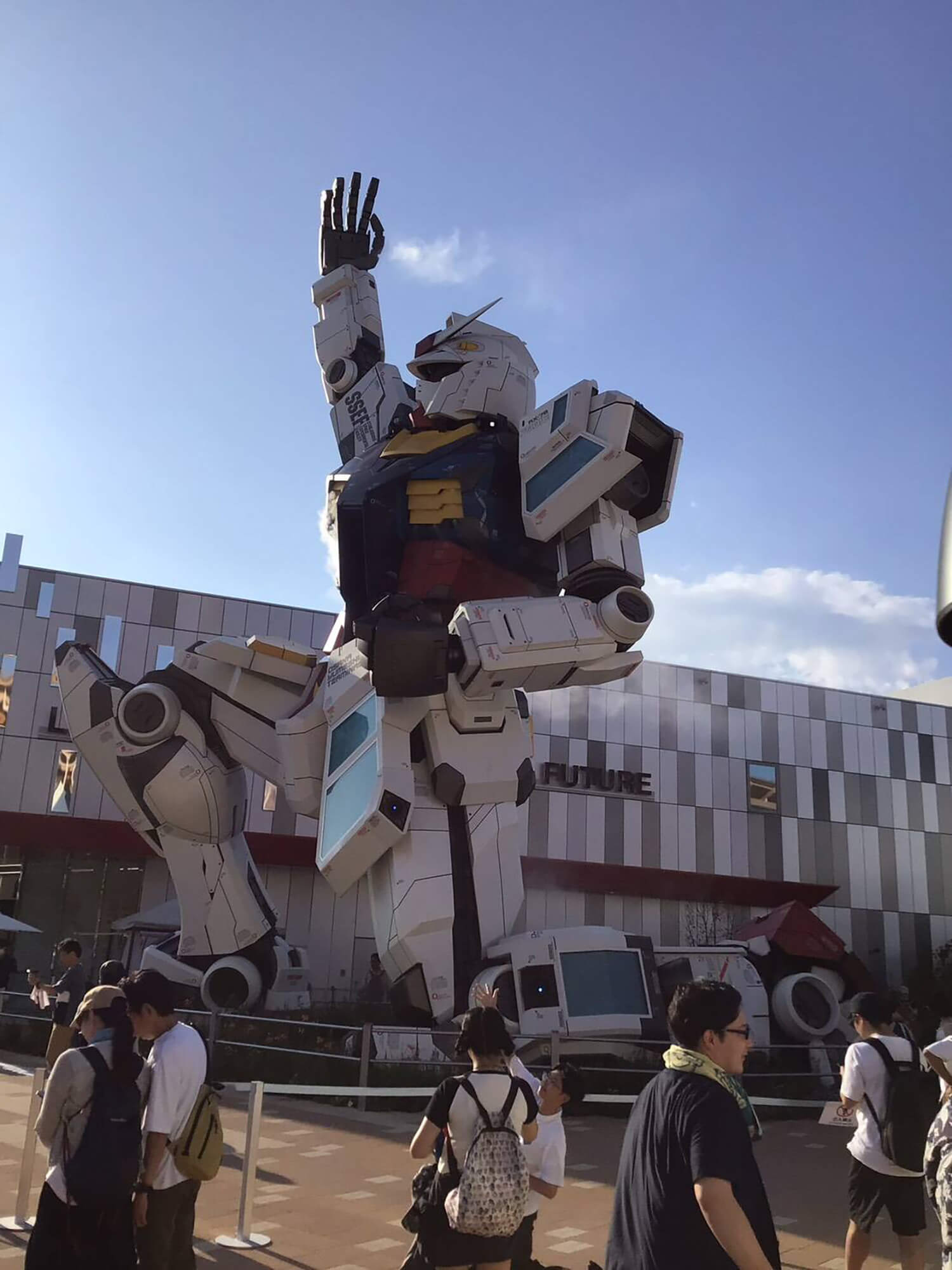 01　万博のガンダム