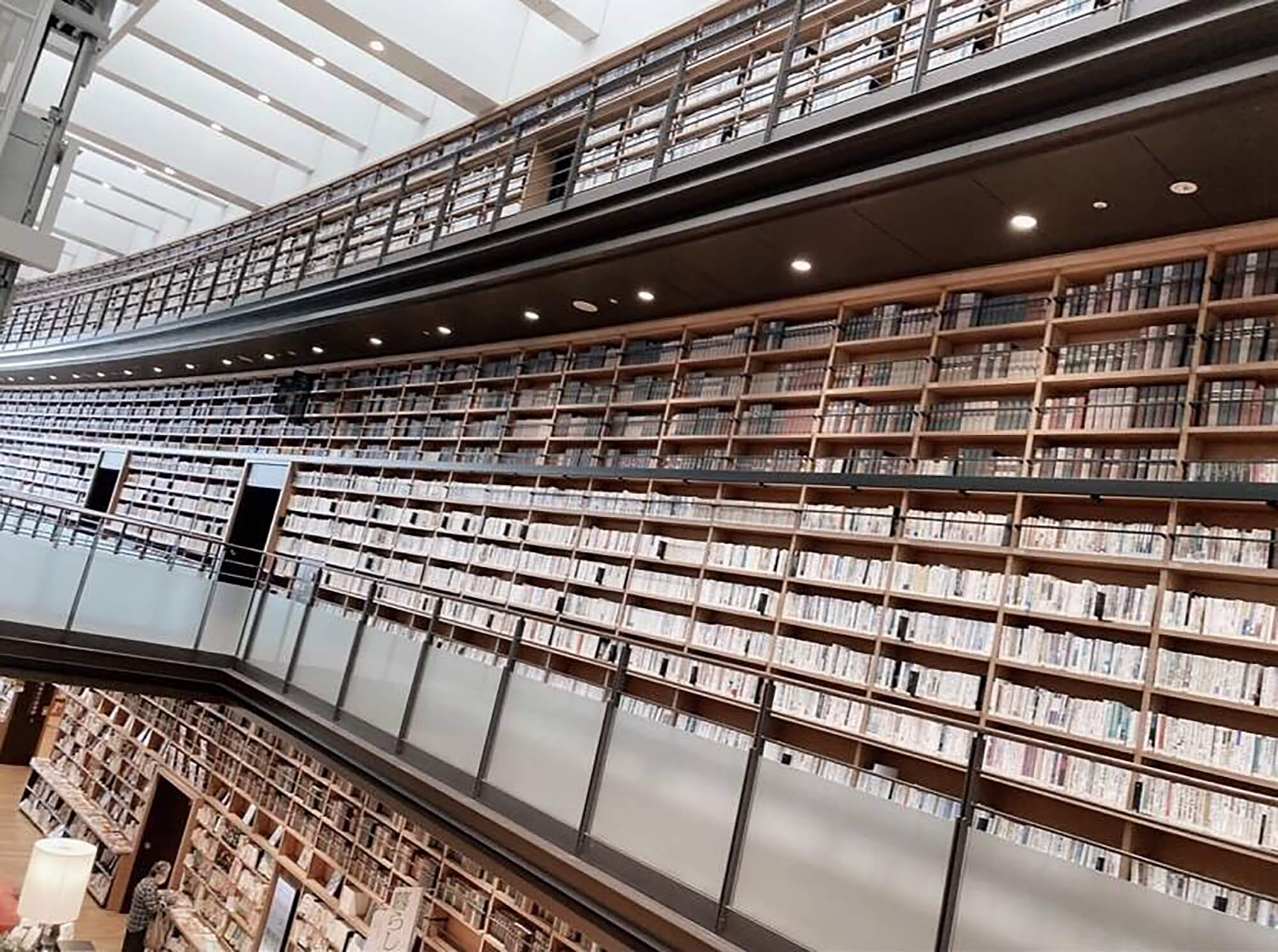 15 天井が高すぎ多賀城図書館